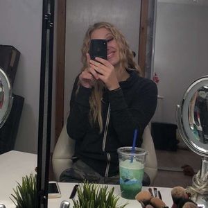 Meet your Posher, Avra